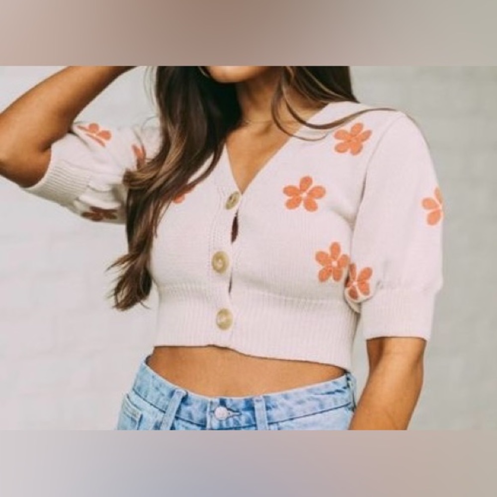 Cropped daisy sweater